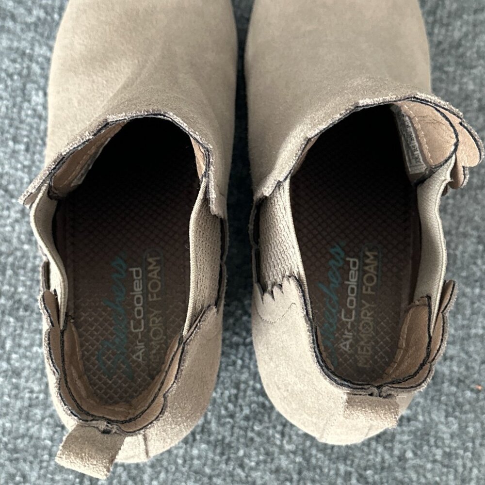 Sktechers Booties Womens 8 Taupe Grey Suede Air Cooled Scalloped Edge Boots - Picture 14 of 16